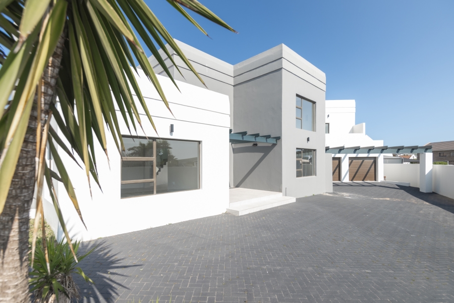5 Bedroom Property for Sale in Myburgh Park Western Cape